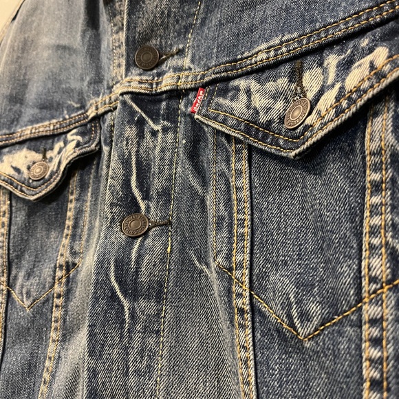 Levi’s Relaxed Fit Trucker Denim Jacket - Picture 5 of 6